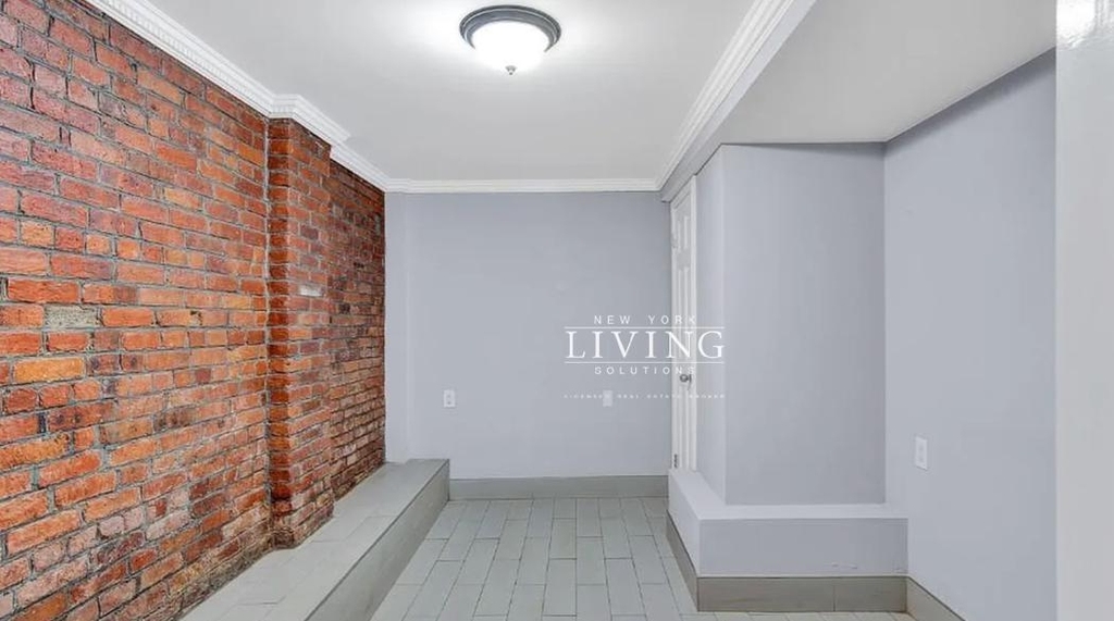 East 7th Street - Photo 4