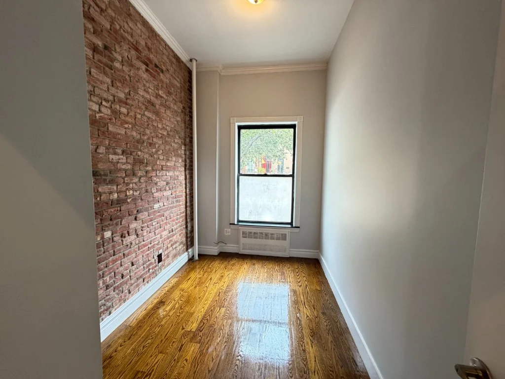 West 14th Street - Photo 1