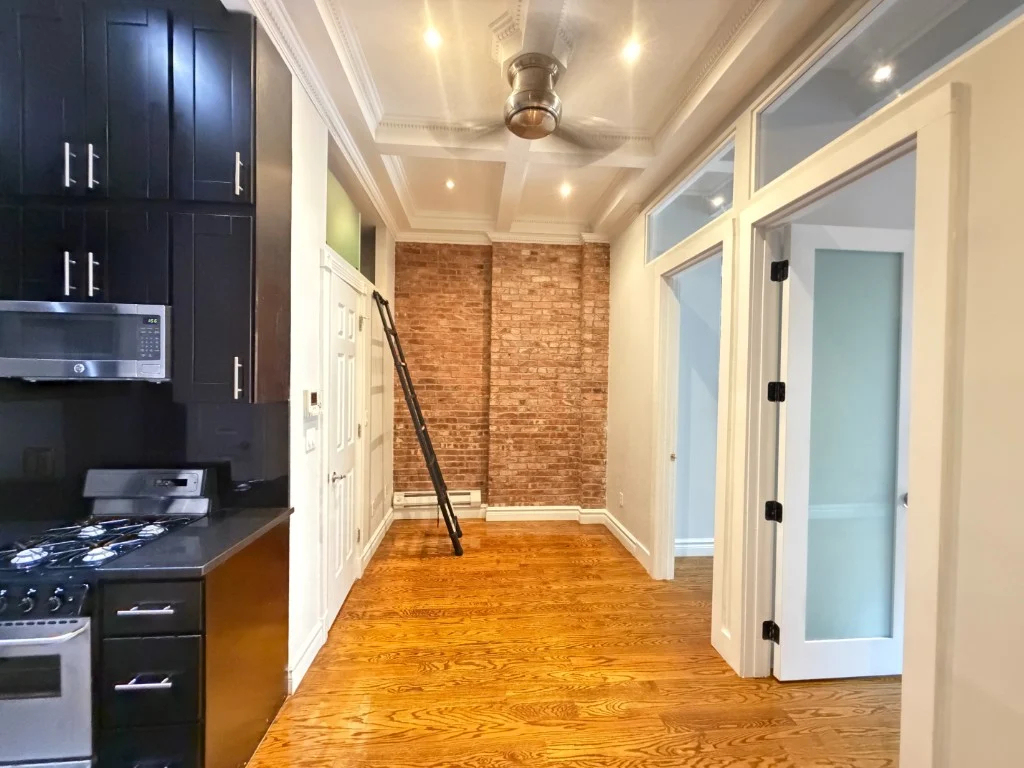 West 14th Street - Photo 5