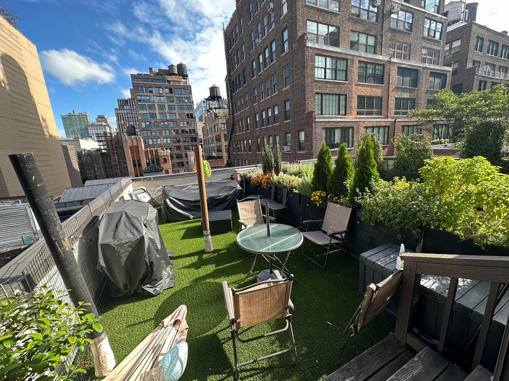 245 West 25th Street - Photo 18