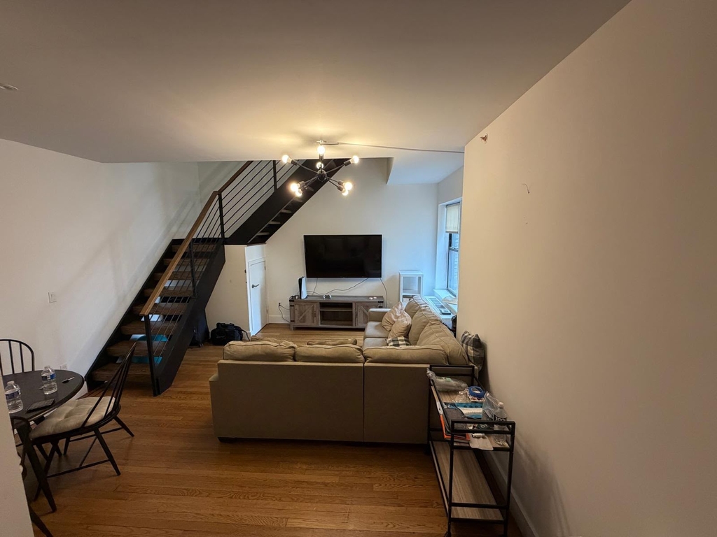 245 West 25th Street - Photo 13
