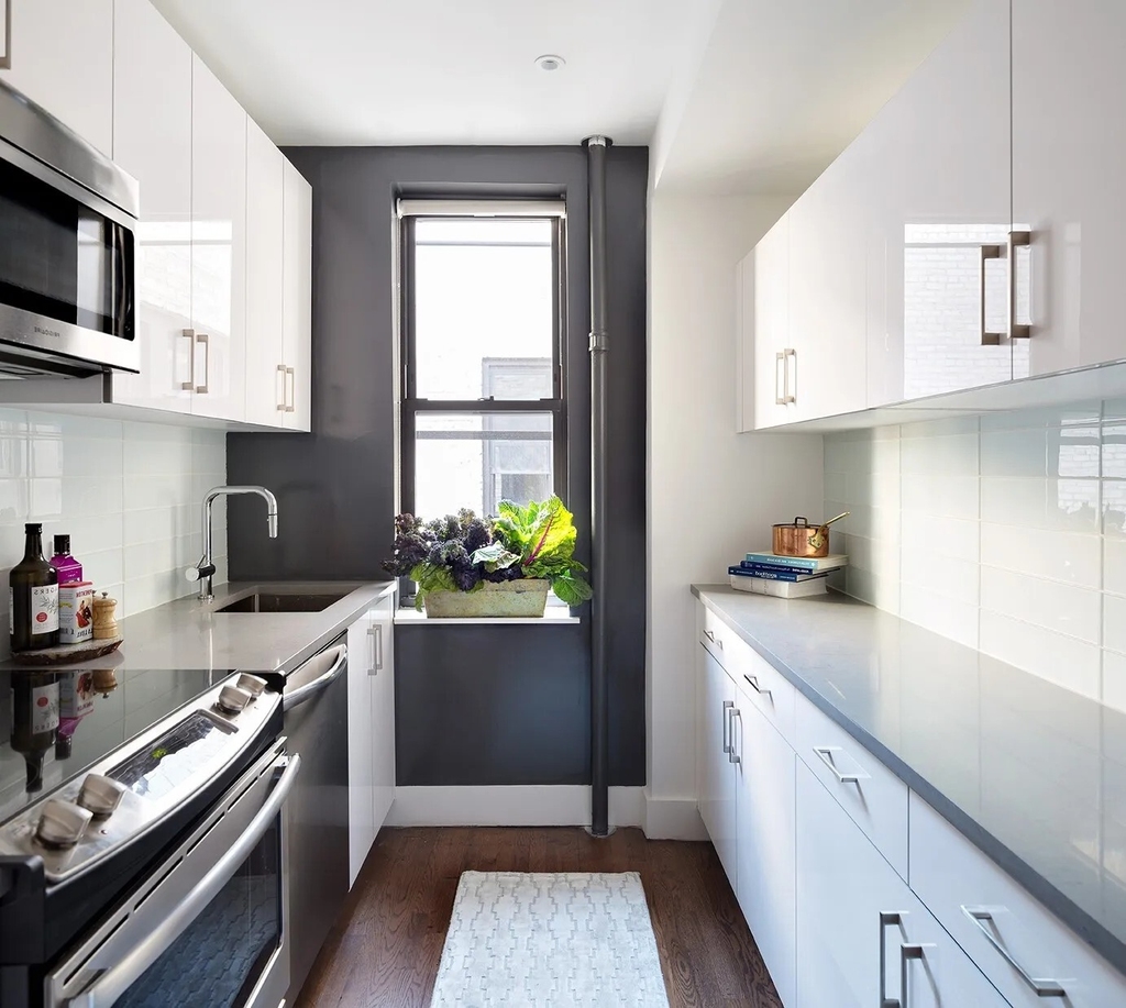 245 West 25th Street - Photo 16
