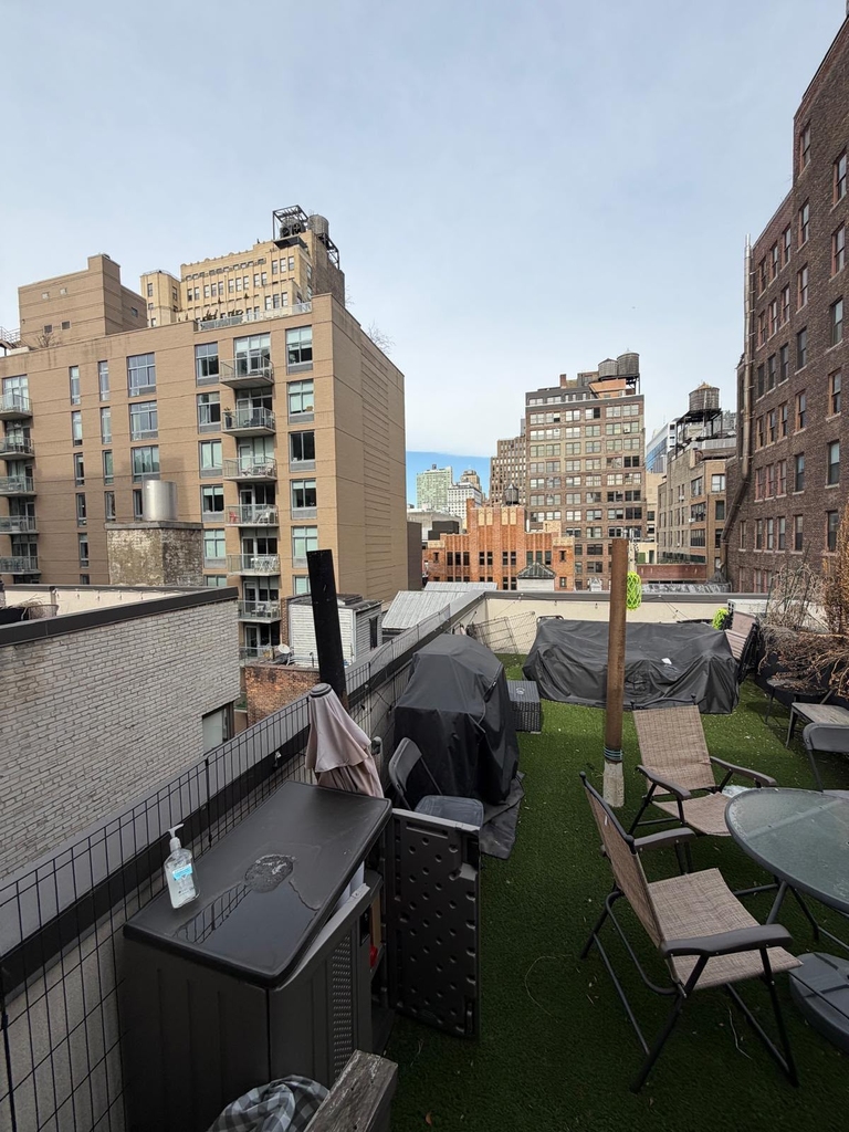 245 West 25th Street - Photo 5