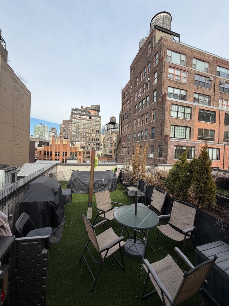 245 West 25th Street - Photo 3