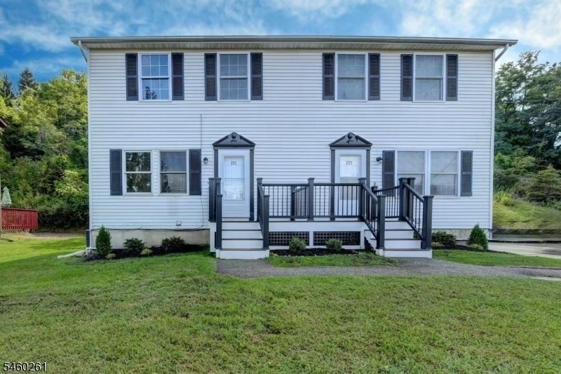 275 Main St - Photo 0