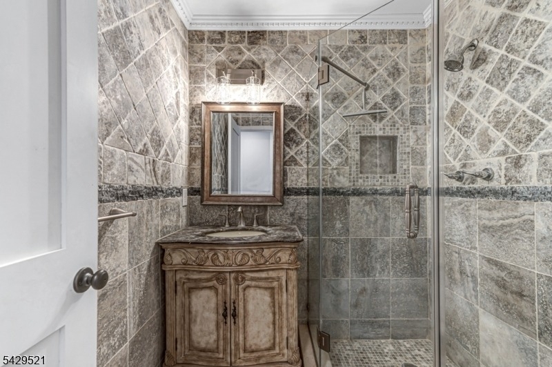 136 Carlough Rd - Photo 8