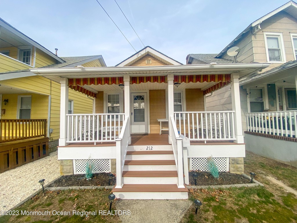 212 15th Avenue - Photo 0