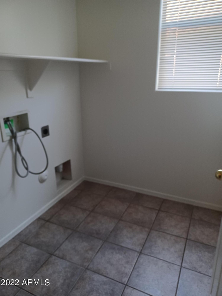 16953 W Bristol Lane - Photo 9