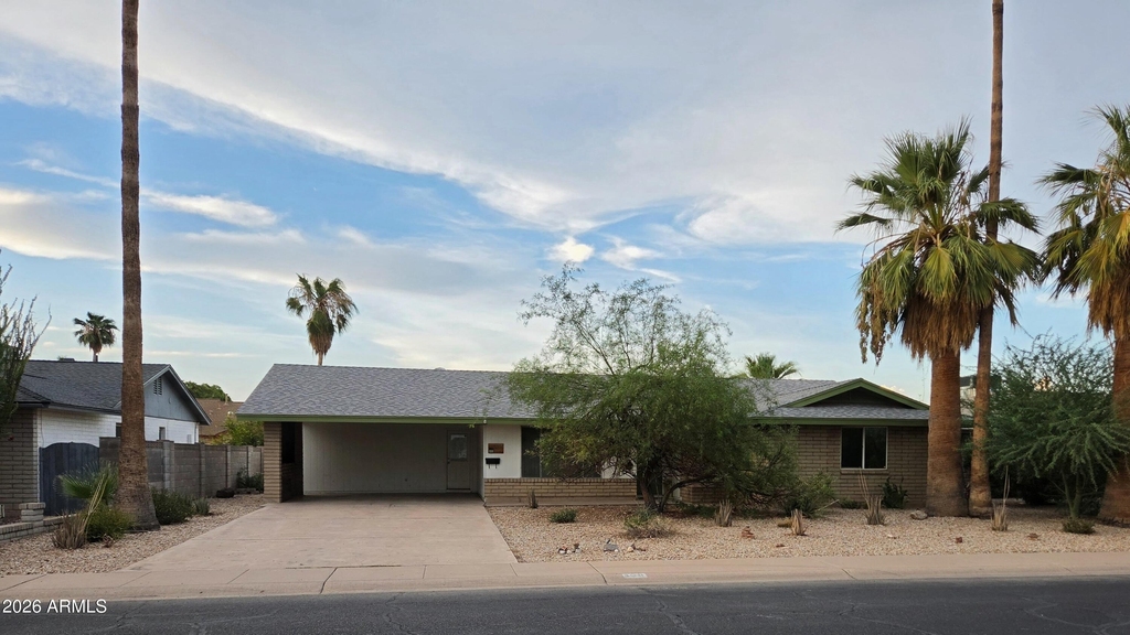 308 E Ellis Drive - Photo 0
