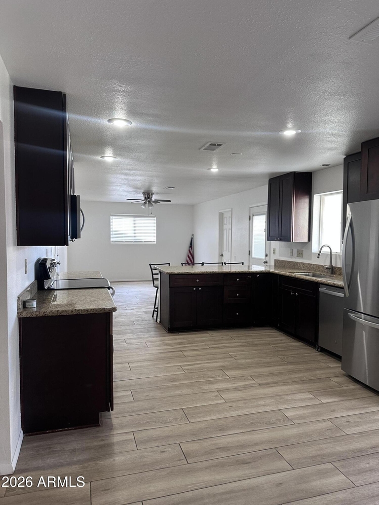 308 E Ellis Drive - Photo 3