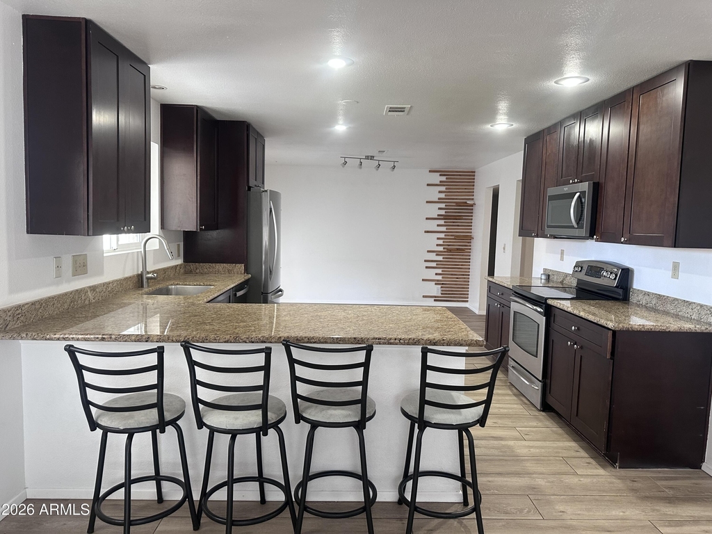 308 E Ellis Drive - Photo 2