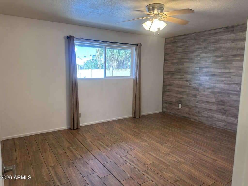 308 E Ellis Drive - Photo 11