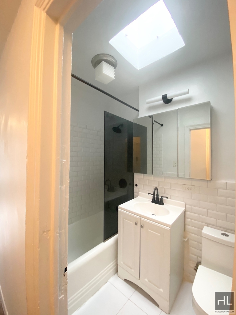 East 4 Street - Photo 3