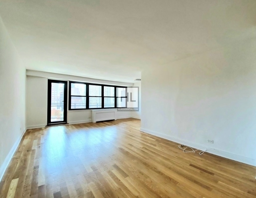 E 82 St - Photo 1