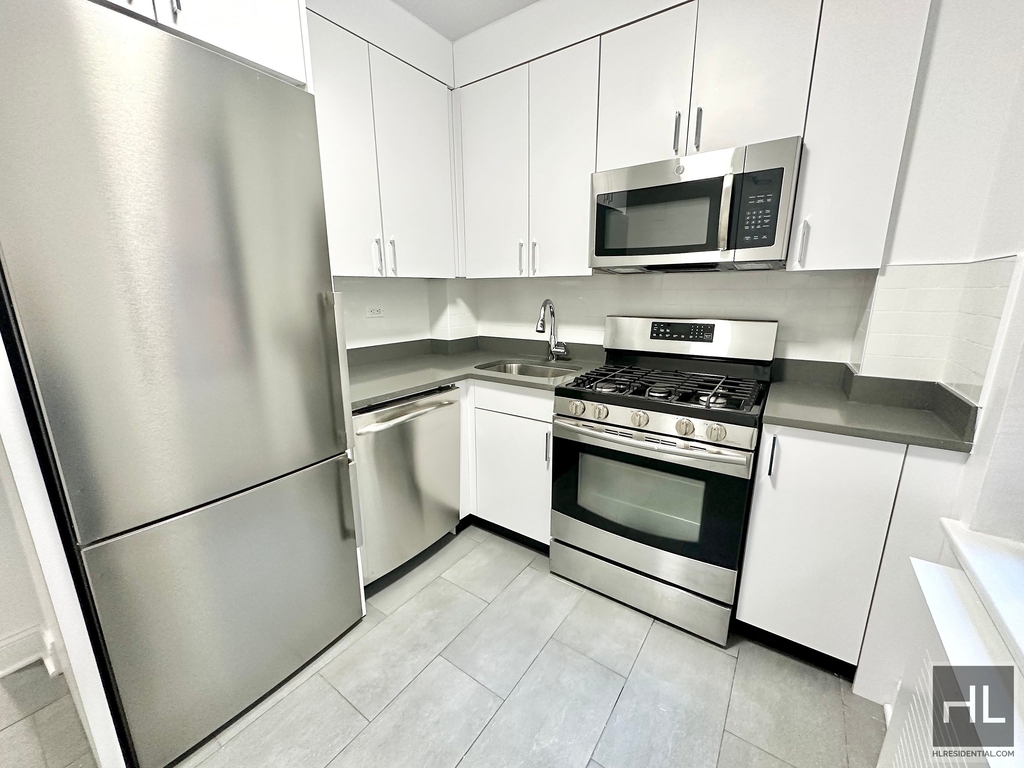 East 57 Street - Photo 10