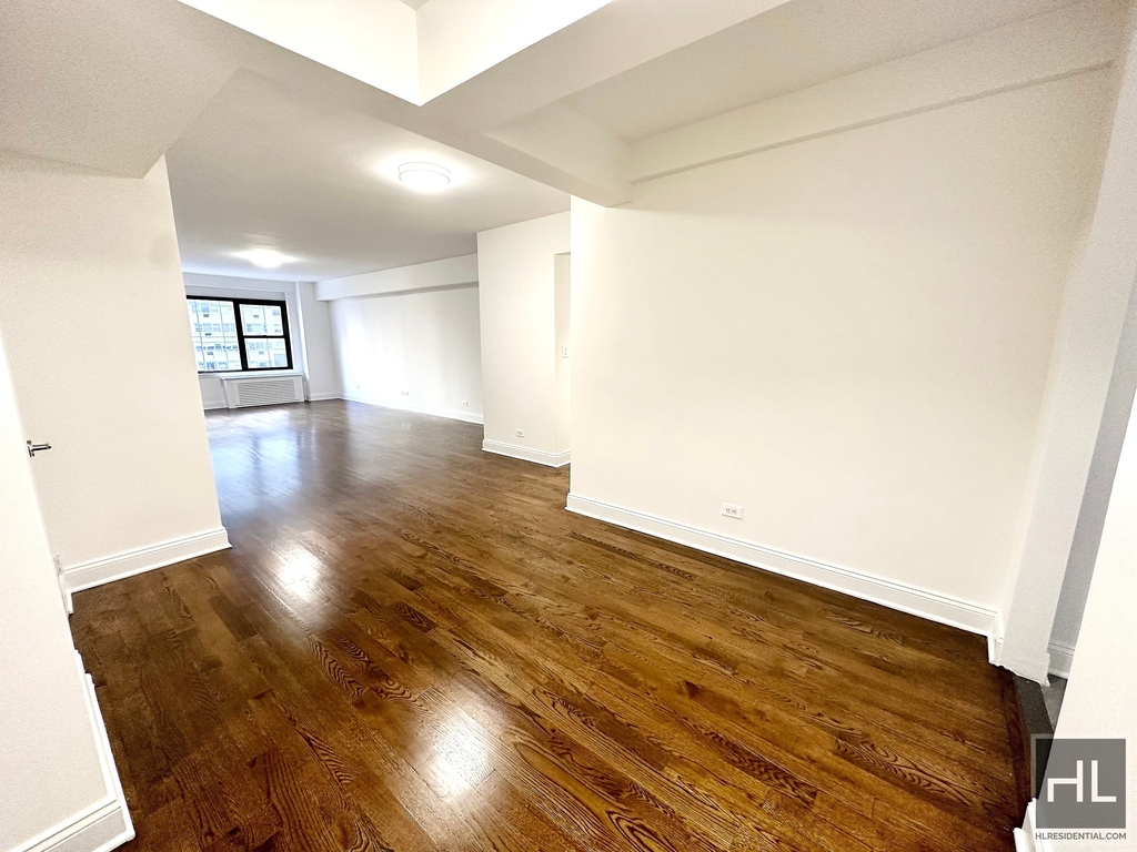 East 57 Street - Photo 1