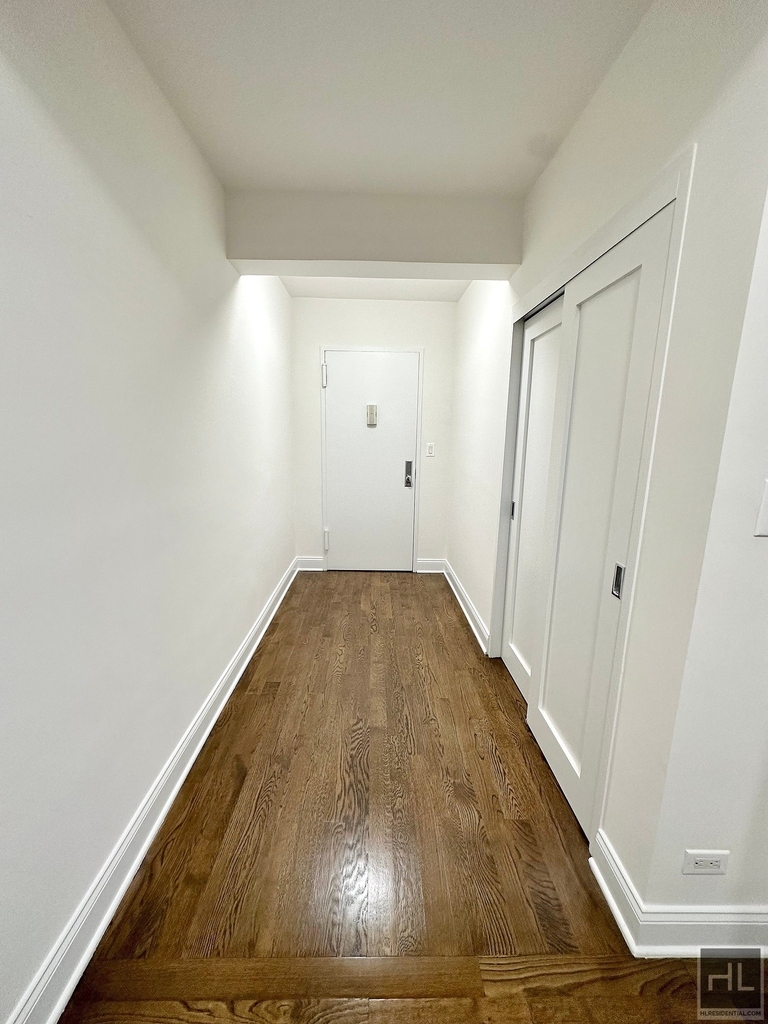 East 57 Street - Photo 6