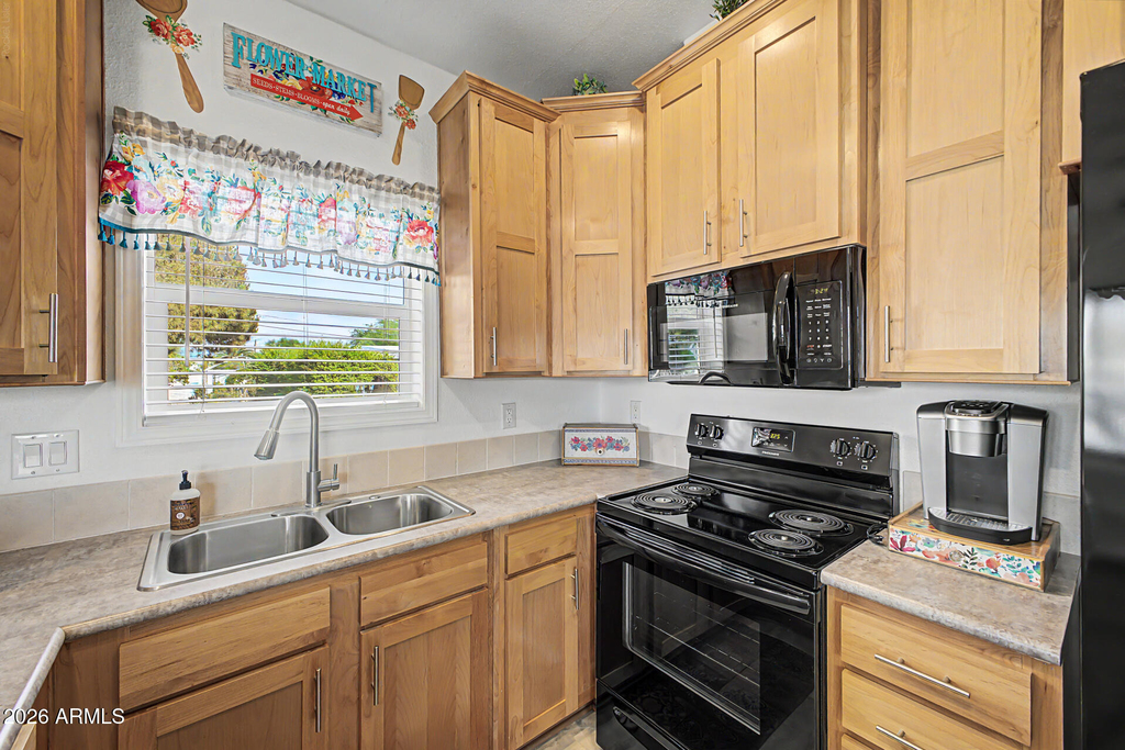 654 E Ranch Road - Photo 14