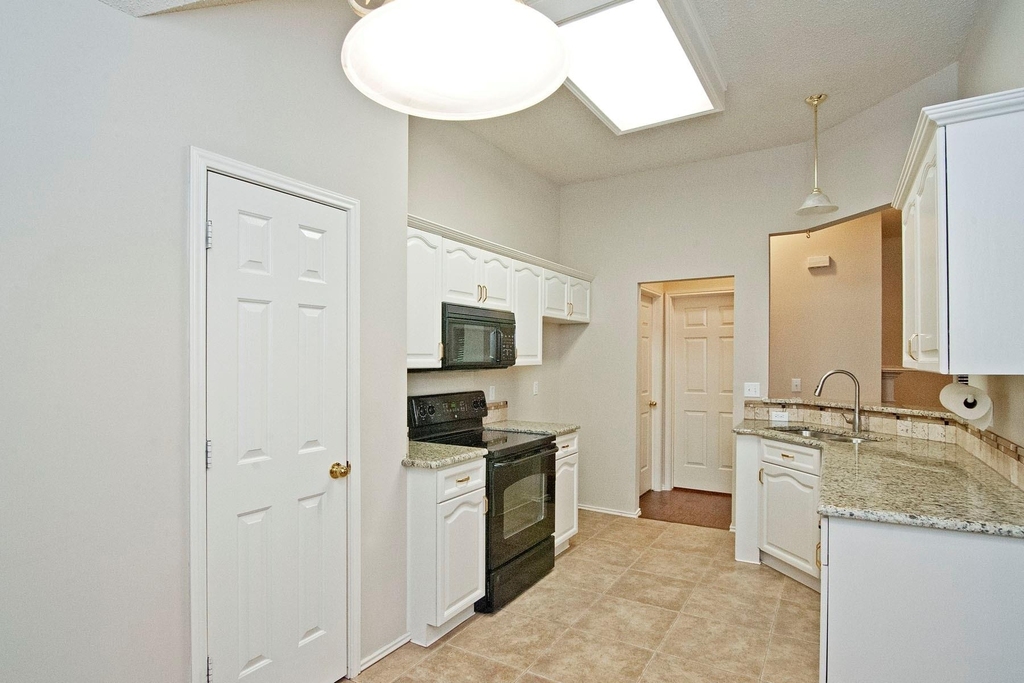 7757 Lancelot Road - Photo 15