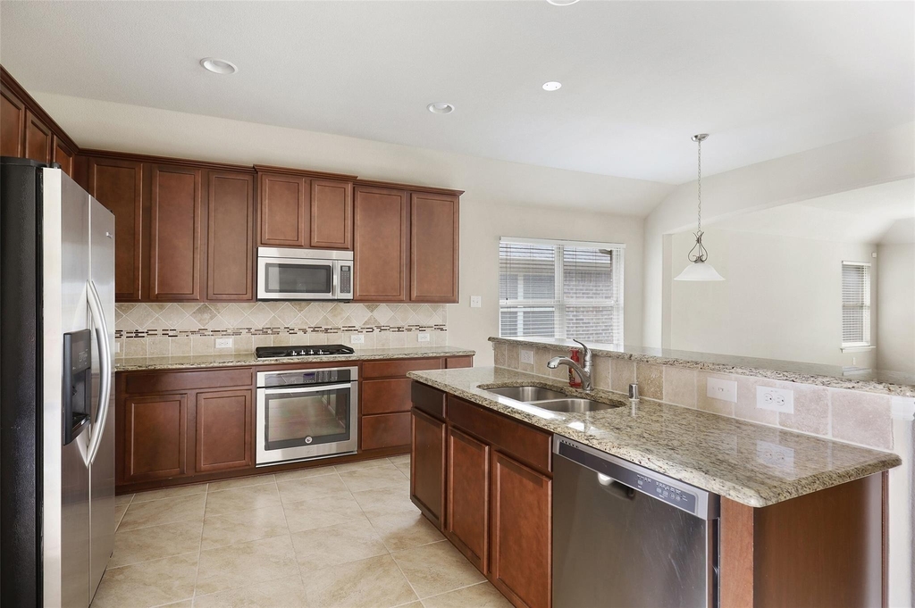 808 Kinghaven Drive - Photo 3