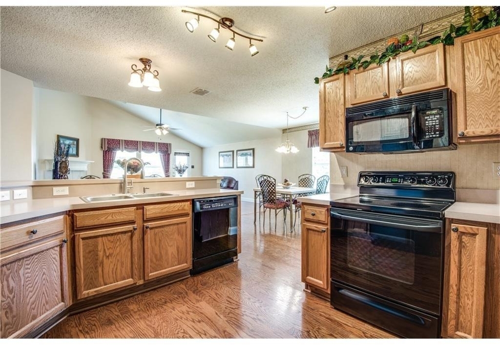 5116 Boxwood Lane - Photo 2