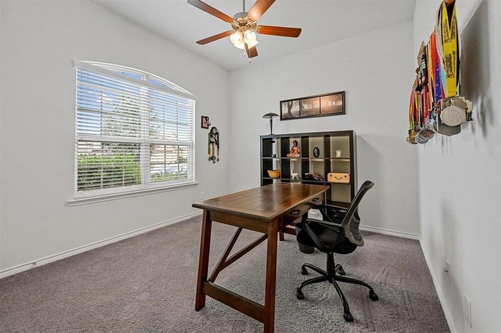 602 Brock Drive - Photo 3