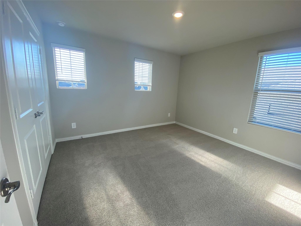 2129 Mustang Way - Photo 33