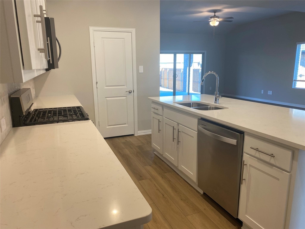 2129 Mustang Way - Photo 10