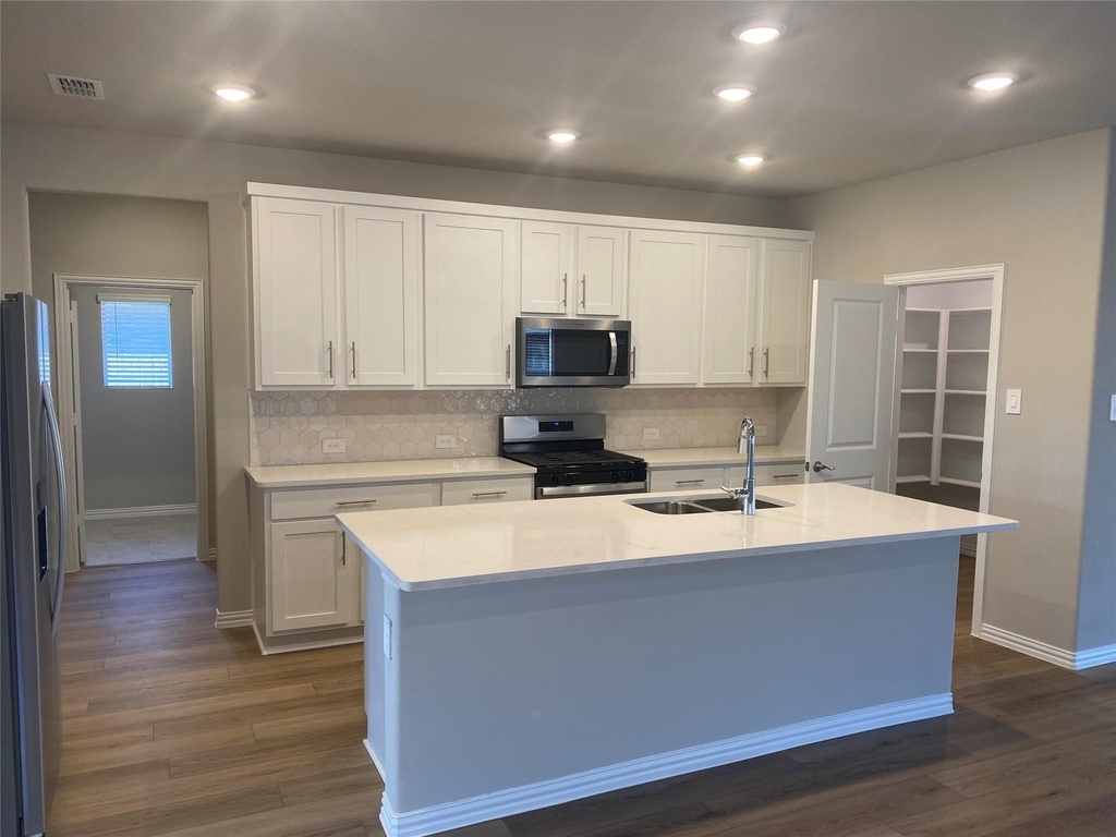 2129 Mustang Way - Photo 3