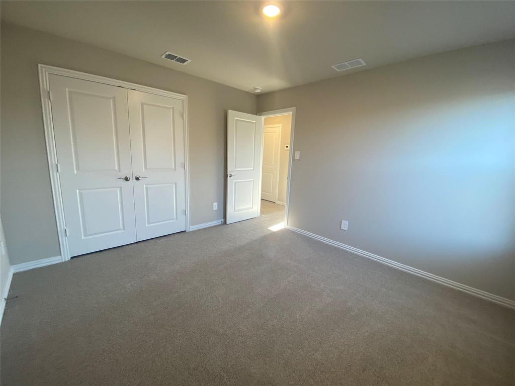2129 Mustang Way - Photo 30