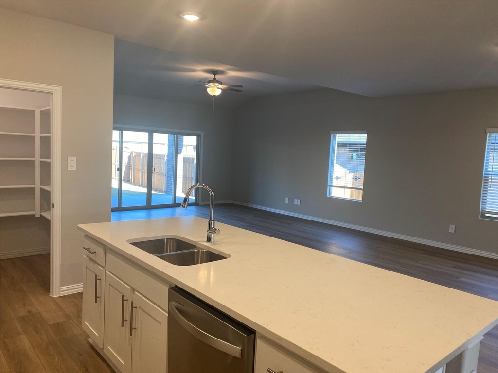 2129 Mustang Way - Photo 4