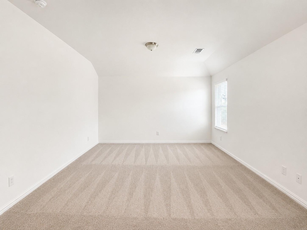715 Roanoke Drive - Photo 16