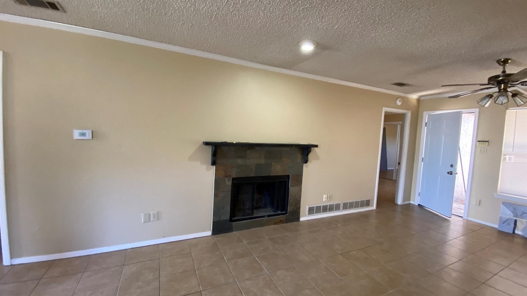 2750 Parkchester Drive - Photo 4