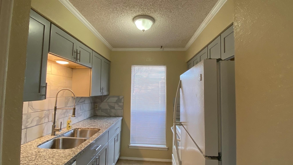 2750 Parkchester Drive - Photo 1