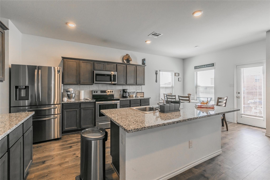 2405 Lupton Street - Photo 3