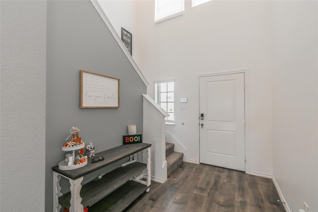 2405 Lupton Street - Photo 6