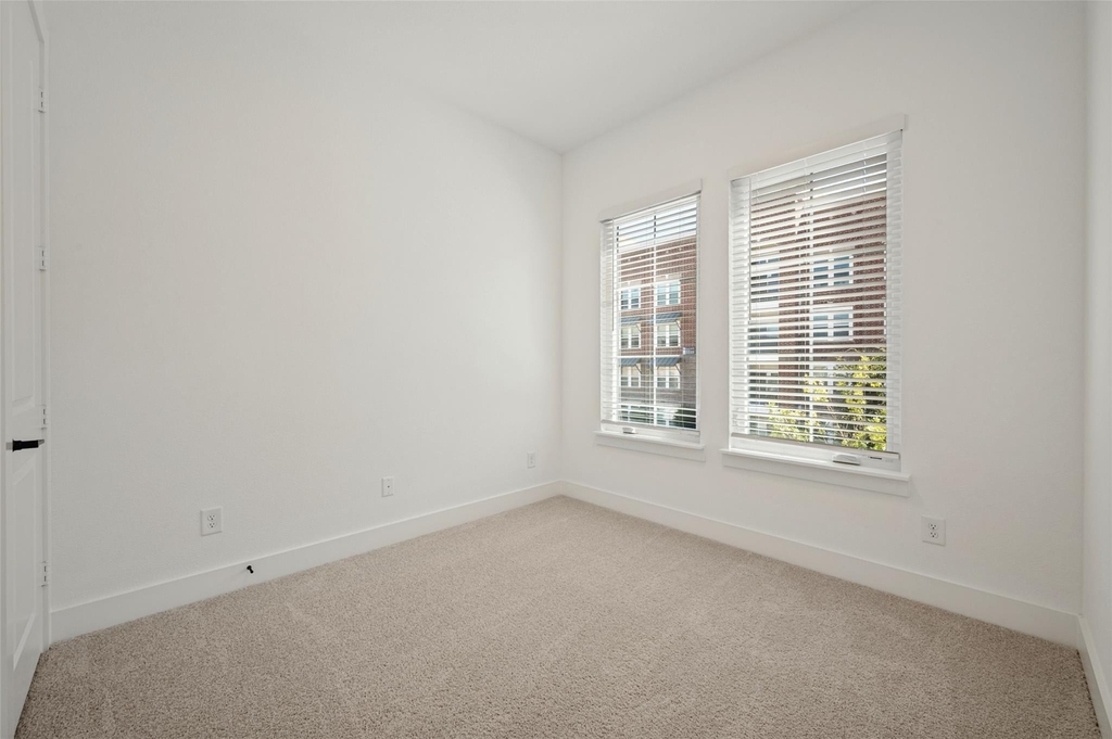 4476 Burge Avenue - Photo 6