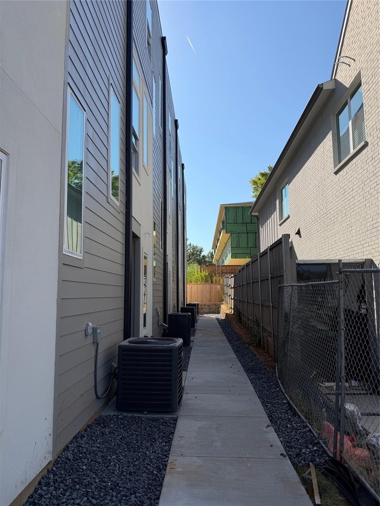 2204 Lovedale Avenue - Photo 33