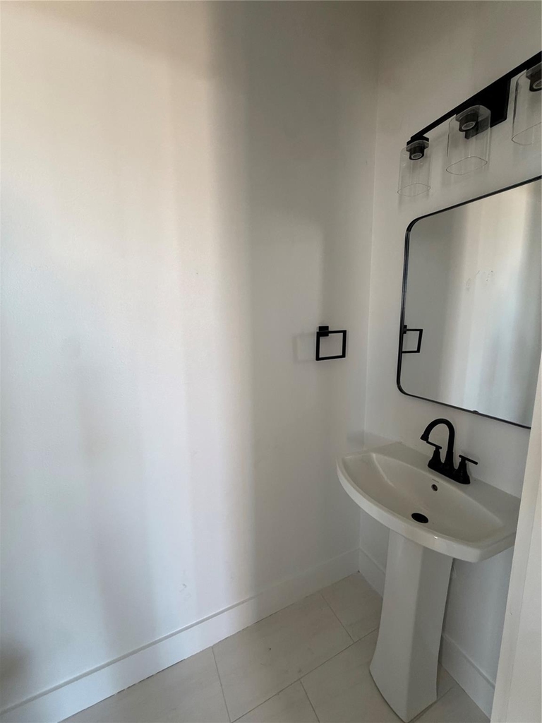 2204 Lovedale Avenue - Photo 9