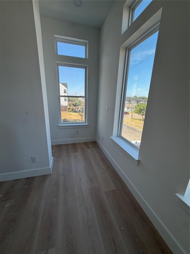 2204 Lovedale Avenue - Photo 10