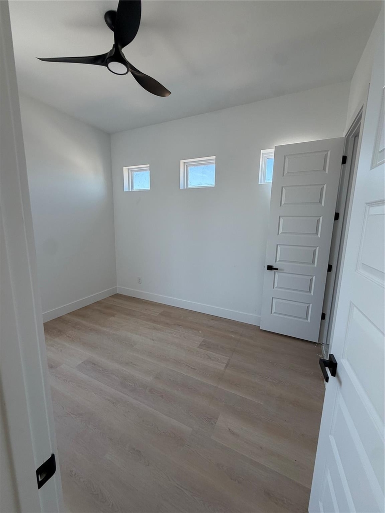 2204 Lovedale Avenue - Photo 18
