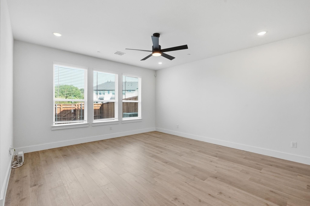 8852 Enclave Way - Photo 10