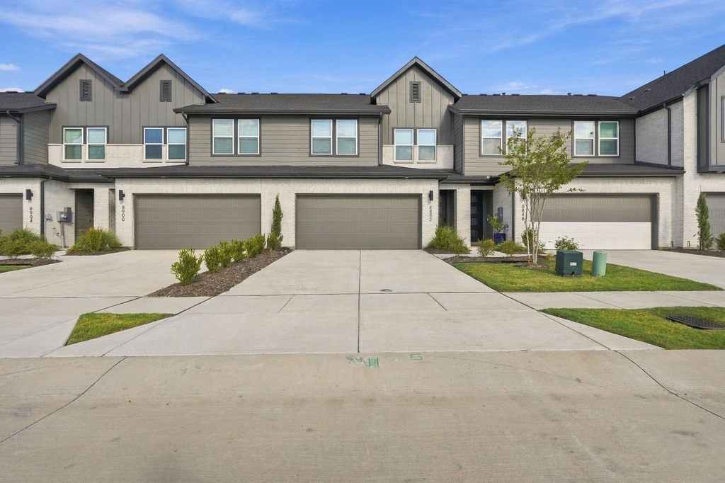8852 Enclave Way - Photo 0