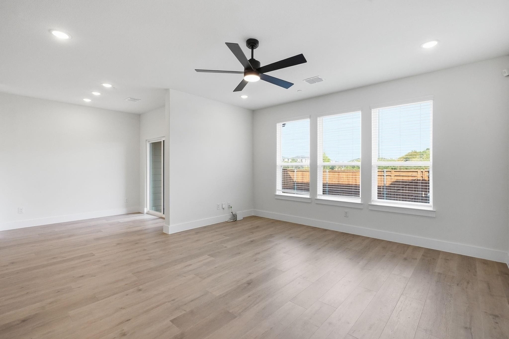 8852 Enclave Way - Photo 11