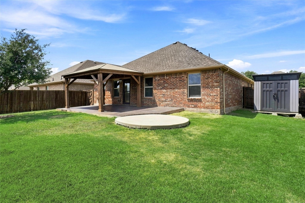 1060 Sadie Street - Photo 2