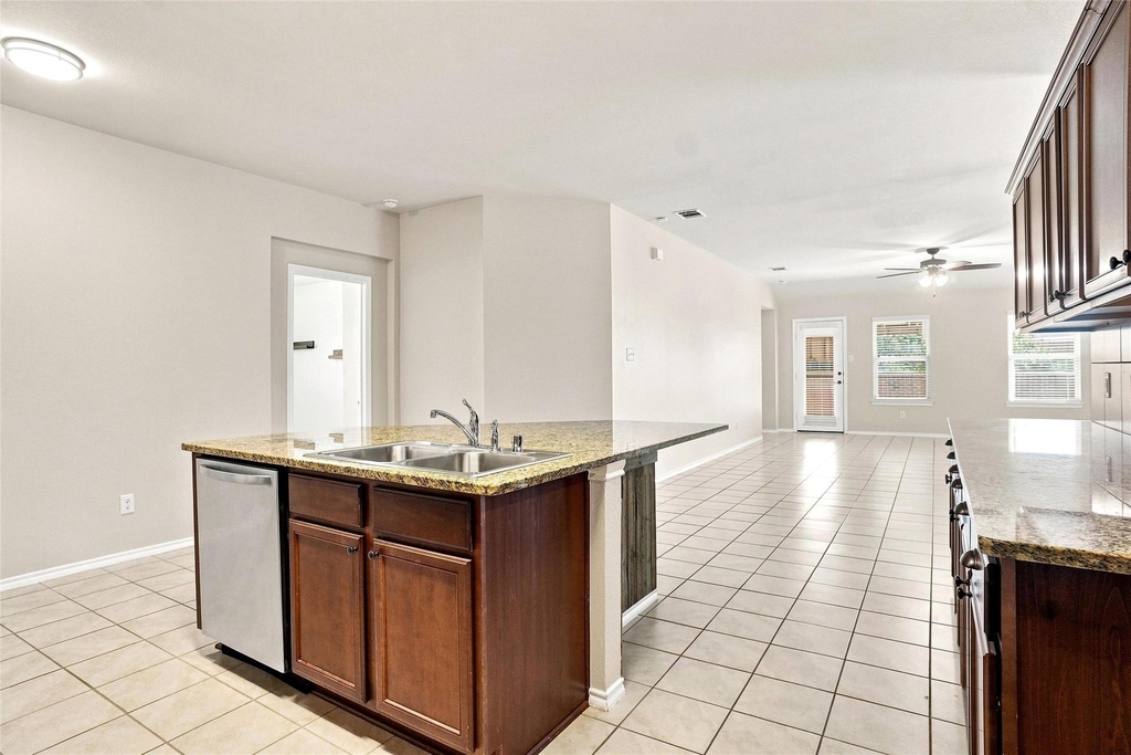 1060 Sadie Street - Photo 5
