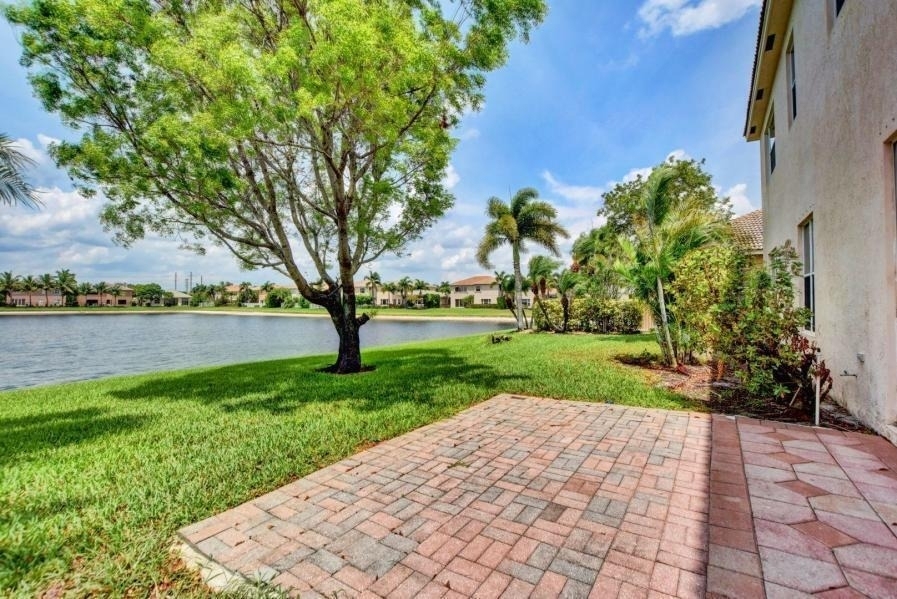 1388 Beacon Circle - Photo 15