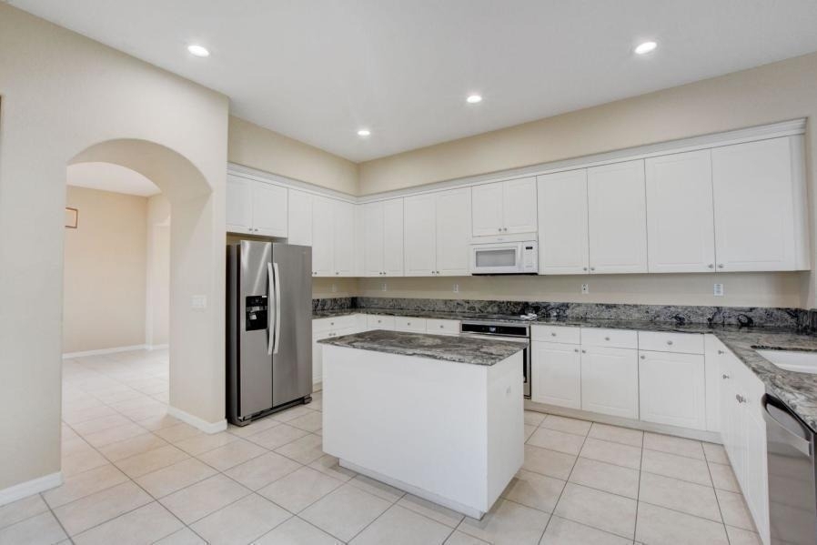 1388 Beacon Circle - Photo 4