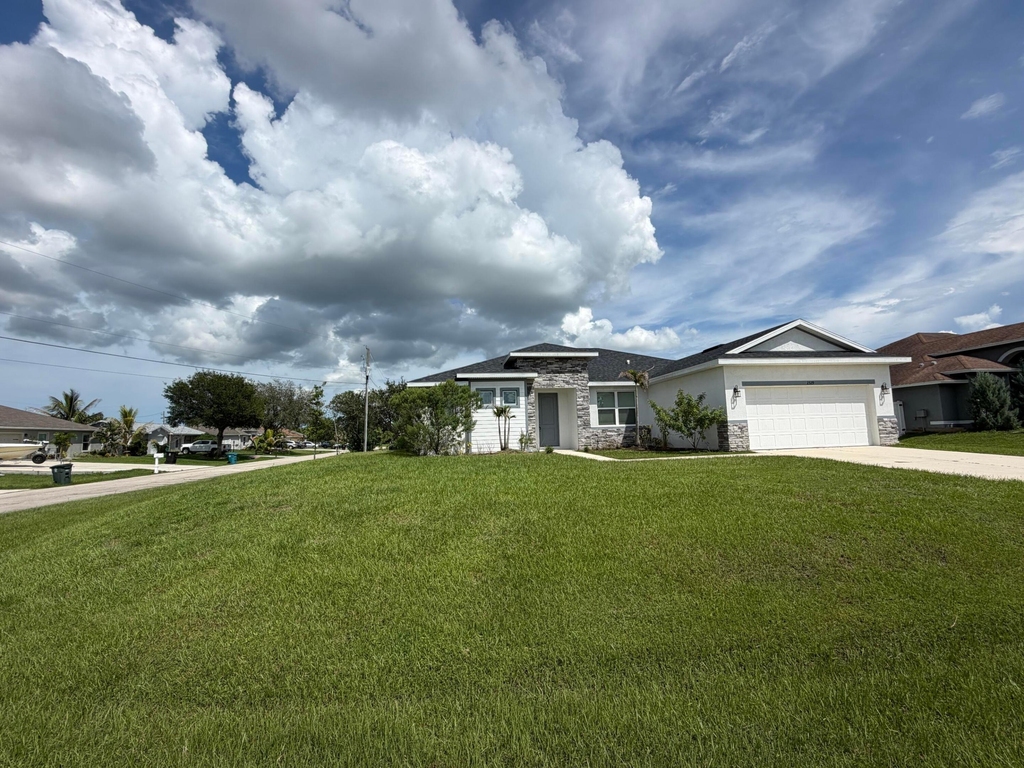 2329 Sw Alminar Street - Photo 1