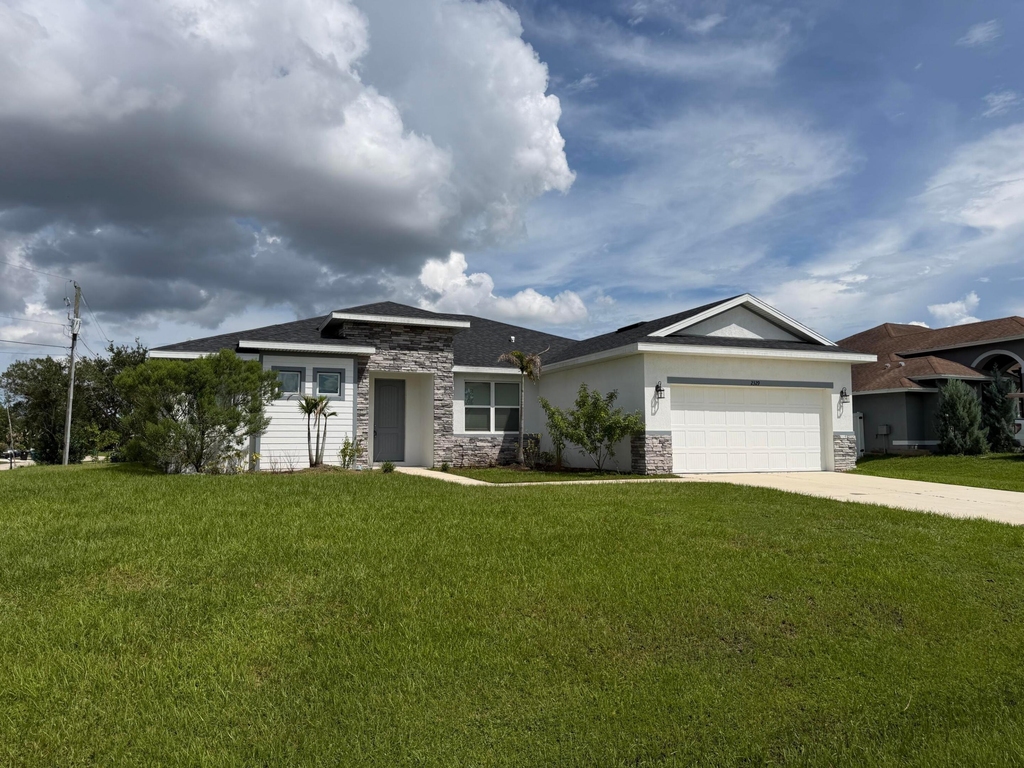 2329 Sw Alminar Street - Photo 0